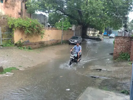 अनूपशहर में 30 मिनट की बारिश से तापमान गिरा:2 दिनों तक बरसात के आसार कम,उमस और गर्मी से राहत नहीं...TV Newsकल तक