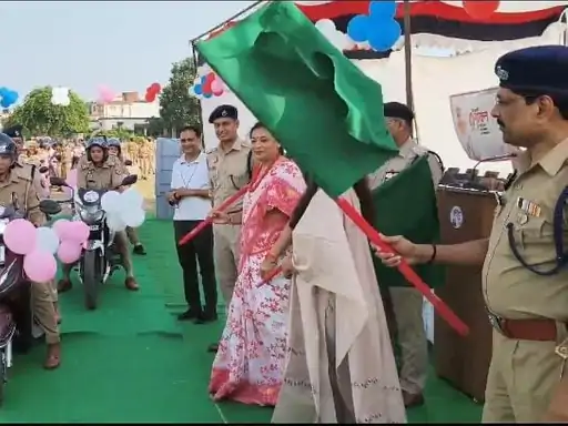 बुलंदशहर में महिला सुरक्षा के लिए जागरूकता रैली:जिलाधिकारी और एसएसपी ने दिखाई हरी झंडी,पुलिस लाइन से शुरू हुई बाइक रैली...TV Newsकल तक