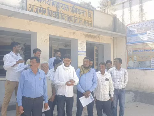 झुंझुनूं में ​डिस्कॉम कर्मचारियों ने दी आंदोलन की चेतावनी: जयपुर डिस्कॉम की तर्ज तबादला नीति समेत 9 मांगे, प्रदर्शन भी किया