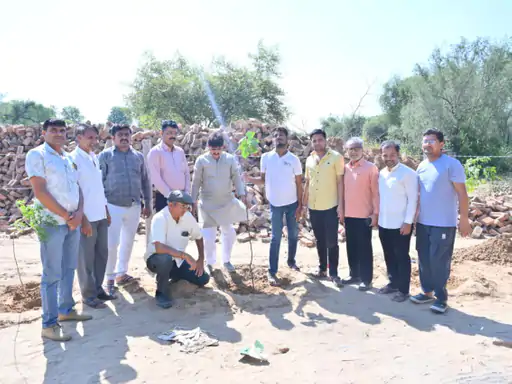 हरसावा में अमृता देवी ऑक्सीजन वाटिका की नींव रखी:प्रधानमंत्री के जन्मदिन पर सेवा पखवाड़े के तहत 200 पौधे लगाए, पौधारोपण का संदेश दिया