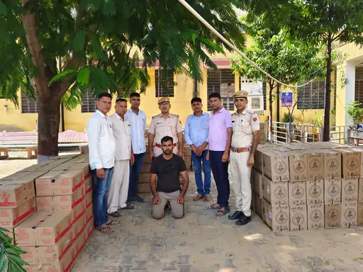 सीकर में पकड़ी गई अवैध शराब का मामला:ड्राइवर को कंटेनर गुजरात ले जाने के लिए 25 हजार मिले,ड्राइवर पर पहले भी शराब तस्करी के दो मामले दर्ज