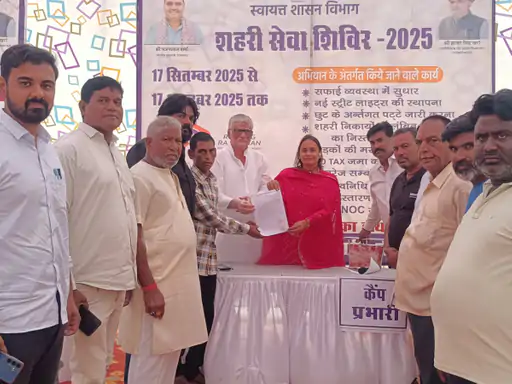 फतेहपुर नगर परिषद ने दी अनुकंपा नियुक्त:दिवंगत सफाईकर्मी के बेटे को सौंपा पत्र, निधन के एक महीने बाद दी गई