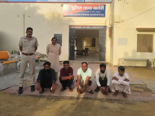 कार से 5 लाख का डोडा पोस्त बरामद:NH 52 पर नाकाबंदी में पांच तस्कर गिरफ्तार, सदर पुलिस और डीएसटी की कार्रवाई