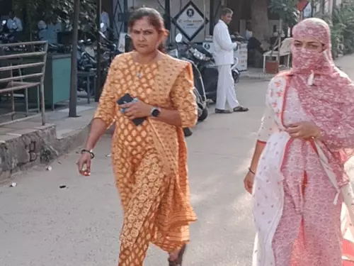 कंस्ट्रक्शन ठेकेदार सुसाइड के लिए उकसाने का मामला:कोर्ट की महिला LDC गिरफ्तार,1 साल से चल रहा था अफेयर