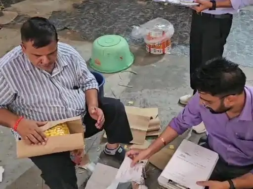 बिना लाइसेंस चल रही नकली कचरी फैक्ट्री का भंडाफोड़:नेपाल,फैक्ट्री में नकली पैकिंग,असम और इंदौर के नाम से की जा रही सप्लाई...TV Newsकल तक