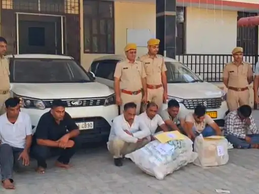 3 करोड़ के नकली नोटों के साथ 7 बदमाश गिरफ्तार:दीपावली पर खपाने की फिराक में थे; 50 हजार के बदले 10 लाख का देते थे झांसा