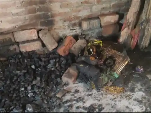 खुर्जा में मकान में लगी भीषण आग:नकदी-जेवर भी जले,25 लाख का सामान जलकर खाक...TV Newsकल तक