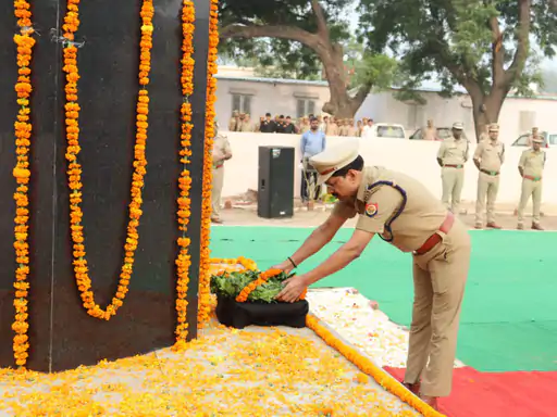 बुलंदशहर में रिजर्व पुलिस लाइन में स्मृति समारोह का आयोजन:पुलिस स्मृति दिवस पर शहीदों को श्रद्धांजलि...TV Newsकल तक