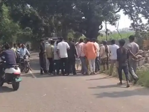 बुलंदशहर में घटना:महिला से बदसलूकी,आरोपी को भीड़ ने पीटा,पुलिस ने आरोपी को हिरासत में लिया...TV Newsकल तक