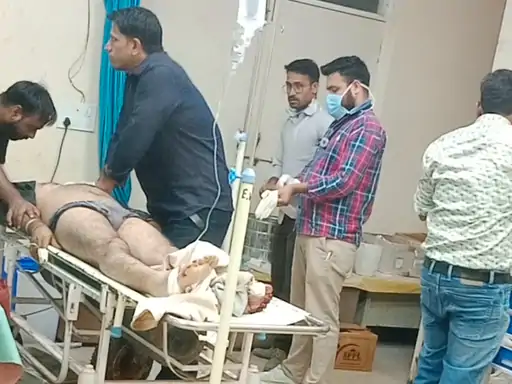 कार से टकराई बाइक, एक युवक की मौत:दूसरा घायल; चूरू-झुंझुनूं रोड पर अचानक ब्रेक लगाने से हादसा कार से टकराई बाइक, एक युवक की मौत:दूसरा घायल; चूरू-झुंझुनूं रोड पर अचानक ब्रेक लगाने से हादसा