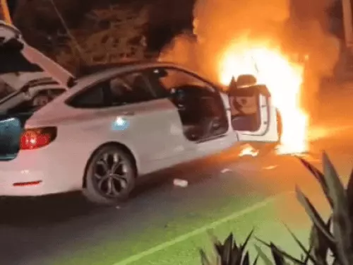 सीकर में BMW कार में लगी आग:6 लोगों ने बाहर निकल बचाई खुद की जान, हरियाणा से जयपुर जा रहा था परिवार