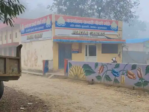 बुलंदशहर में जब्त पटाखे बांटने पर कार्रवाई:6 दरोगाओं का तबादला,नई मंडी चौकी प्रभारी शिवम तोमर लाइन हाजिर...TV Newsकल तक