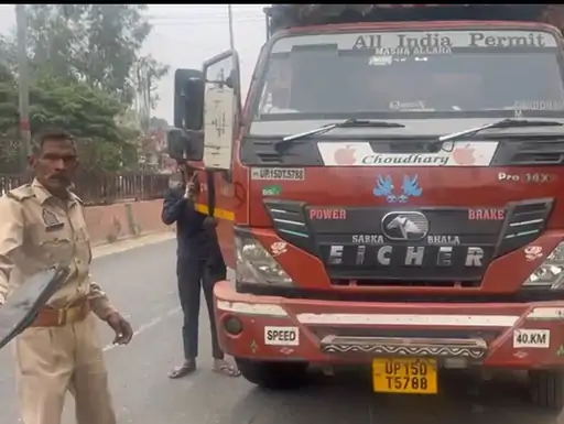 स्याना में नकली पोटाश से भरा ट्रक पकड़ाया:सहारनपुर से अलीगढ़ जा रहे थे,250 कट्टे बरामद,सैंपल को लैब भेज...TV Newsकल तक