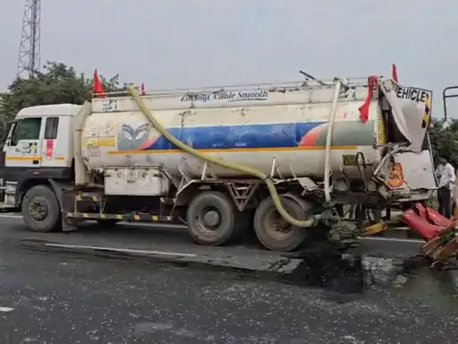  खुर्जा में रोडवेज बस ने टैंकर को मारी टक्कर:तीन लोग घायल,मामले की जांच जारी,नेशनल हाईवे पर हुआ हादसा...TV Newsकल तक