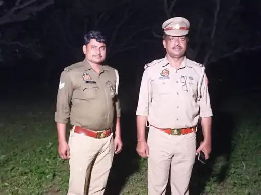 बुलंदशहर पुलिस मुठभेड़ में बदमाश घायल,गिरफ्तार:अवैध चाकू बरामद,अनिल पर चाकू से हमले का आरोपी सलमान पैर में गोली लगने से घायल...TV Newsकल तक