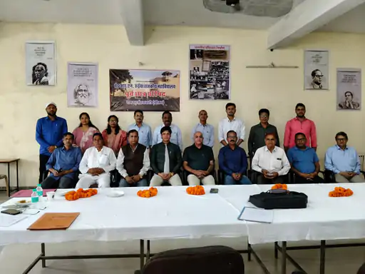 रामगढ़ शेखावटी के पूर्व छात्र कॉलेज बैठक में आए:विकास पर चर्चा, नए पाठ्यक्रम शुरू करने के लिए दिया ज्ञापन