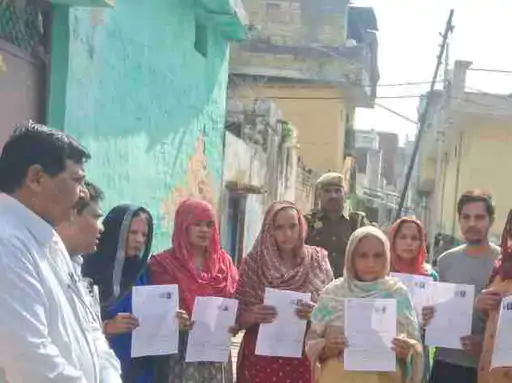 बुलंदशहर में एसआईआर प्रक्रिया शुरू,गणना प्रपत्र भरना अनिवार्य:2003 के बाद जन्मे युवाओं को देने होंगे माता-पिता के भी दस्तावेज...TV Newsकल तक