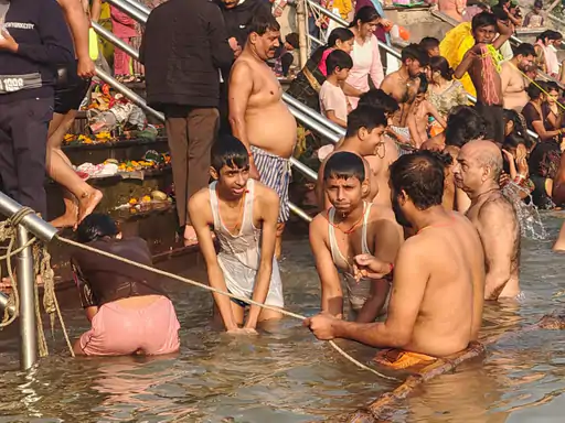 कार्तिक पूर्णिमा: नरौरा में श्रद्धालुओं ने लगाई गंगा में डुबकी:"हर हर गंगे" के उद्घोष से गूंजे नरौरा के गंगा तट...TV Newsकल तक