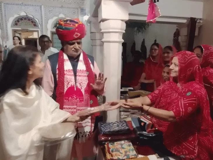 यूडीएच मंत्री झाबरसिंह खर्रा रामगढ़ पहुंचे:हस्तनिर्मित उत्पादों और राजा रवि वर्मा गैलरी का किया अवलोकन