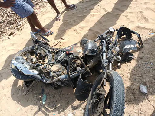 घर में 9 दिन बाद शादी, चाचा-भतीजे की मौत:तेज रफ्तार फॉर्च्यूनर ने बाइक को मारी टक्कर; रिश्तेदारों को कार्ड बांटने जा रहे थे घर में 9 दिन बाद शादी, चाचा-भतीजे की मौत:तेज रफ्तार फॉर्च्यूनर ने बाइक को मारी टक्कर; रिश्तेदारों को कार्ड बांटने जा रहे थे