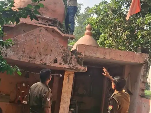 बुलंदशहर में धार्मिक स्थलों से लाउडस्पीकर उतारे गए:400 से अधिक की आवाज कम की गई,प्रशासन ने अभियान चलाकर 304 हटाए...TV Newsकल तक