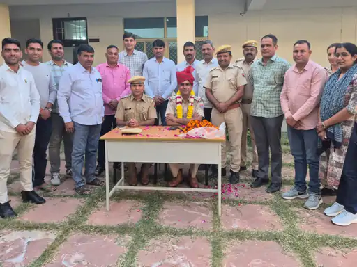 फतेहपुर कोतवाली को मिला नया थाना अधिकारी:महेंद्र कुमार ने संभाला पदभार, पुलिसकर्मियों को दिए निर्देश फतेहपुर कोतवाली को मिला नया थाना अधिकारी:महेंद्र कुमार ने संभाला पदभार, पुलिसकर्मियों को दिए निर्देश