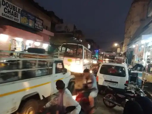 रामगढ़ शेखावाटी : मुख्य मार्गों पर यातायात व्यवस्था चरमराई, आमजन बेहाल