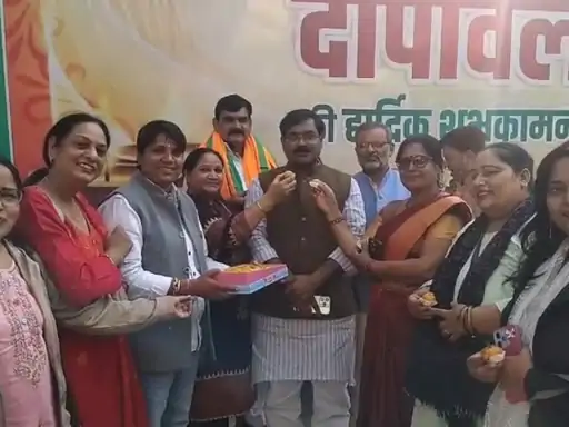 बुलंदशहर में जिला कार्यालय पर कार्यकर्ताओं ने मनायी खुशी:बिहार में भाजपा की जीत का जश्न...TV Newsकल तक