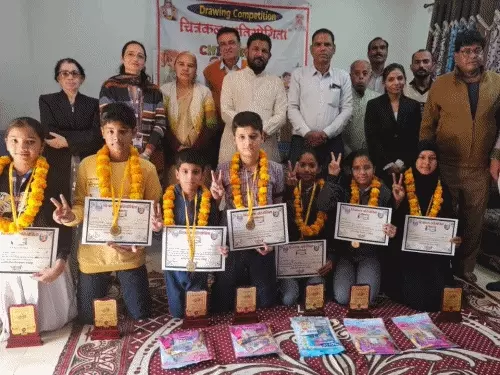 फतेहपुर में ड्राइंग प्रतियोगिता के पुरस्कार वितरित:25 स्कूलों के 70 बच्चों को मोमेंटो, मेडल और प्रमाण पत्र देकर सम्मानित किया फतेहपुर में ड्राइंग प्रतियोगिता के पुरस्कार वितरित:25 स्कूलों के 70 बच्चों को मोमेंटो, मेडल और प्रमाण पत्र देकर सम्मानित किया
