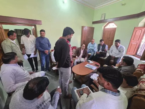 फतेहपुर में जनसुनवाई, बिजली की समस्या लेकर पहुंचे लोग:विद्युत विभाग के अधिकारियों ने किया समाधान, भाजपा नेता श्रवण चौधरी के कार्यालय में हुई मीटिंग फतेहपुर में जनसुनवाई, बिजली की समस्या लेकर पहुंचे लोग:विद्युत विभाग के अधिकारियों ने किया समाधान, भाजपा नेता श्रवण चौधरी के कार्यालय में हुई मीटिंग