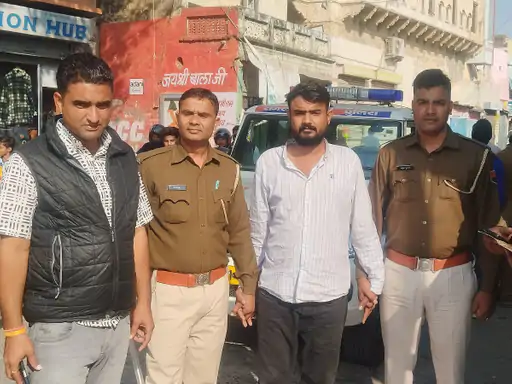अपहरण और मारपीट का आरोपी गिरफ्तार:पुलिस ने हरियाणा से पकड़ा, रामगढ़ बाजार में निकाला जुलूस