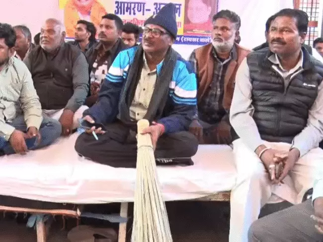 जयपुर में सफाई कर्मचारियों की आज से हड़ताल:सरकार से 11 सूत्री मांगों पर नहीं बनी सहमति, बोले- मांग नहीं मानी तो प्रदेशभर में बंद होगी सफाई