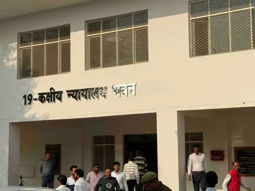 बुलंदशहर में धोखाधड़ी का खुलासा:फर्जी दस्तावेजों पर मिली जमानत,वकील समेत तीन पर मुकदमा दर्ज...TV Newsकल तक