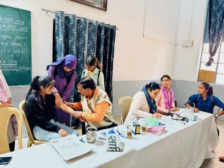 रामगढ़ के रुइया कॉलेज में निशुल्क चिकित्सा शिविर:छात्राओं का स्वास्थ्य परीक्षण, नेत्रदान के प्रति जागरूक किया