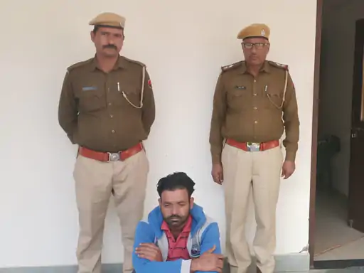 फतेहपुर में मर्डर के मामले में फरार आरोपी गिरफ्तार:मोटरसाइकिल सहित युवक को जलाया था, दो की पहले हो चुकी गिरफ्तारी फतेहपुर में मर्डर के मामले में फरार आरोपी गिरफ्तार:मोटरसाइकिल सहित युवक को जलाया था, दो की पहले हो चुकी गिरफ्तारी