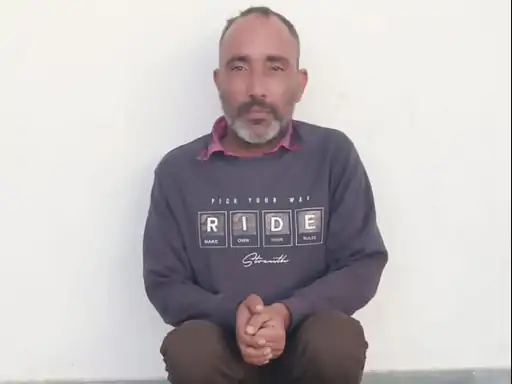 14 लाख की लूट का इनामी बदमाश गिरफ्तार:2 साल से फरार चल रहा था, लखनऊ से पकड़ा गया 14 लाख की लूट का इनामी बदमाश गिरफ्तार:2 साल से फरार चल रहा था, लखनऊ से पकड़ा गया