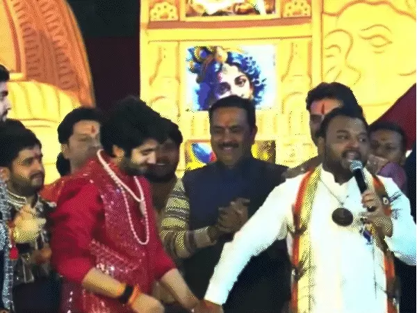 विधायक गोलू शुक्ला के बेटे के बचाव में उतरे भजन गायक कन्हैया मित्तल