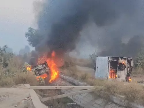 राजस्थान में बवाल, ऑफिस फूंका, 14 गाड़ियां जलाई, MLA घायल