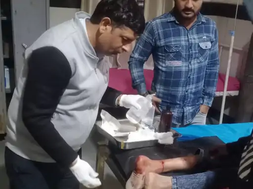 फतेहपुर में चाइनीज डोर से बच्चे का पैर कटा:गली में खेलते समय पैर से लिपटा, कट लगने से नसें क्षतिग्रस्त फतेहपुर में चाइनीज डोर से बच्चे का पैर कटा:गली में खेलते समय पैर से लिपटा, कट लगने से नसें क्षतिग्रस्त