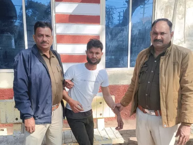 खंडवा : छेड़छाड़ मामले में एक की मौत, गावं में पुलिस फ़ोर्स तैनात