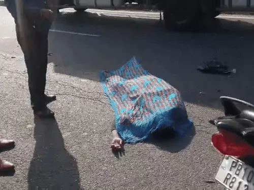 ट्रक ने कुचला युवक का सिर, मौके पर हुई मौत