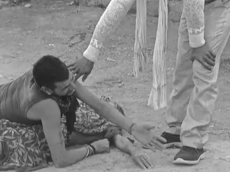 जमीनी विवाद को लेकर दो गुटों में मारपीट, एक महिला की मौत