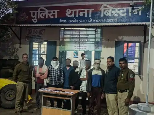 जुआ खेलते 6 लोग गिरफ्तार, नगद और मोबाइल जब्त