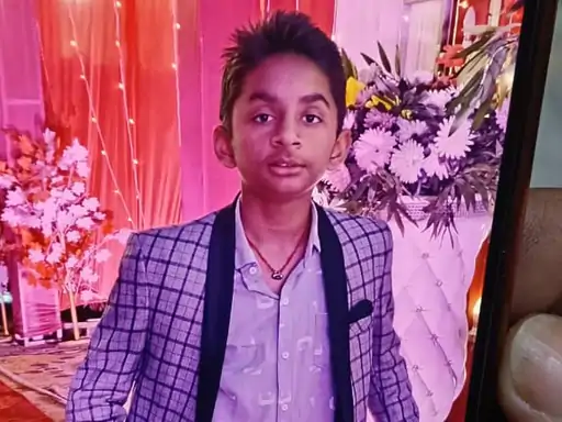 लोहे की रॉड से निकाल रहा था पतंग, करंट लगने से मौत