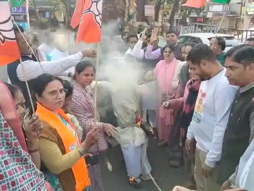 विधायक बरैया के बयान पर बढ़ा विवाद, भाजपा महिला मोर्चा ने जलाया पुतला