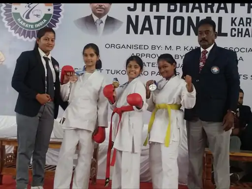 नेशनल कराटे चैंपियनशिप में दिखाया दम, जीता गोल्ड मेडल