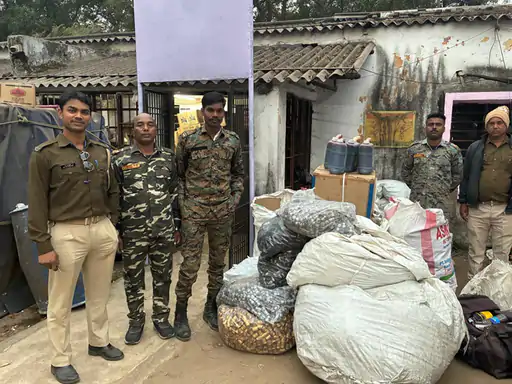 40 liters of foreign liquor of various brands, fake EAL and stickers seized