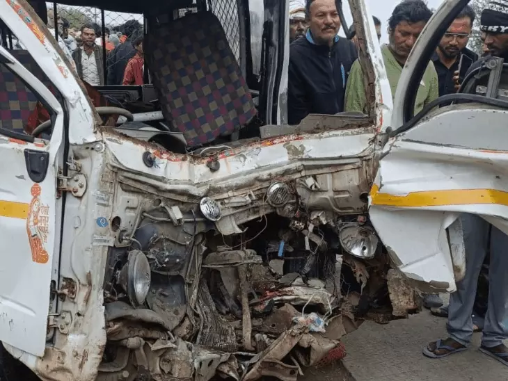 स्कूल बस और वाहन की टक्कर, एक मासूम की मौत और 11 बच्चे घायल