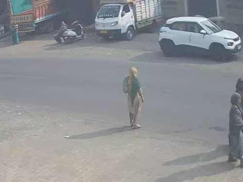 धार: बाइक की टक्कर से महिला की मौत, सीसीटीवी आया सामने