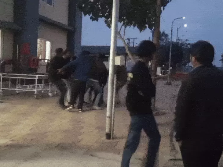 जिला अस्पताल से युवक का फिल्मी अंदाज में अपहरण, वायरल हुआ वीडियो